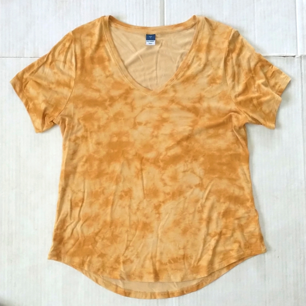 NWOT Luxe tee from Old Navy, tie-dye print, v-neck